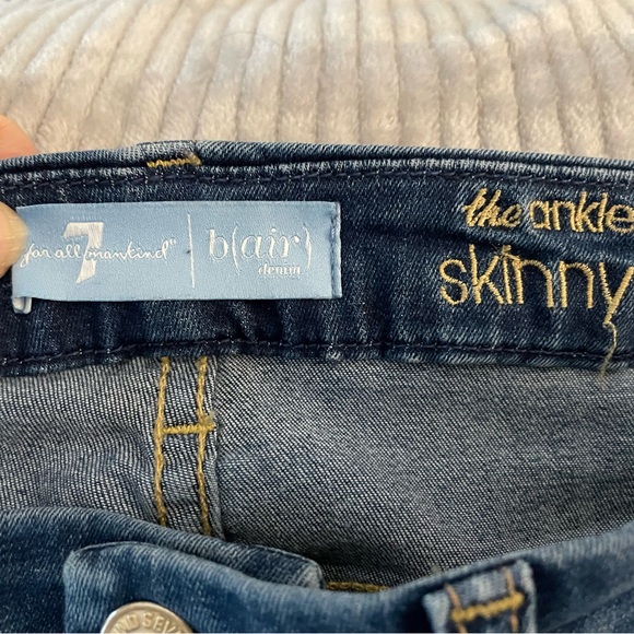 7 for all mankind the ankle skinny. Size 28. - Picture 3 of 4